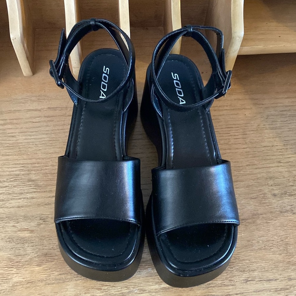 Soda Platform Sandles